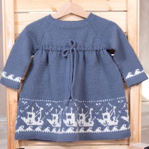 Stickad klänning Fiskebåt – garnpaket i Bluum Pure Eco Baby Wool
