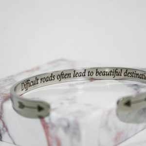 Armband – Difficult roads often lead to beautiful destinations – Stål