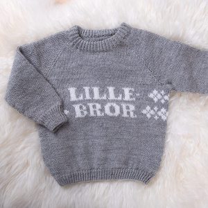 Stickad tröja Lillebror – garnpaket i Bluum Pure Eco Baby Wool