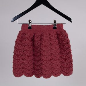 Stickad kjol Våg – garnpaket i Bluum Soft Merino Ull