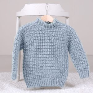 Stickad tröja Hugo – garnpaket från Bluum i Møy