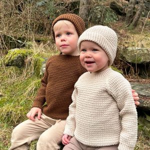 Stickad tröja Hugo med mössa, fler färger – garnpaket i Bluum Soft Merino Ull