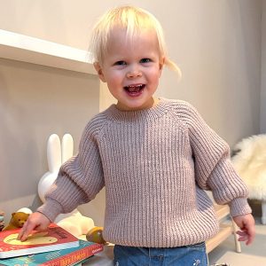 Stickad tröja Noah – garnpaket i Bluum Soft Merino Ull