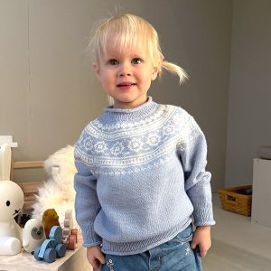 Stickad tröja Vinterdröm – garnpaket i Bluum Soft Merino Ull