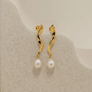 ANJA PEARL GOLDEN EARRING