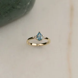 PEAR-CUT TRIAD BLUE LAB-DIAMOND RING - 0.65ct - YG