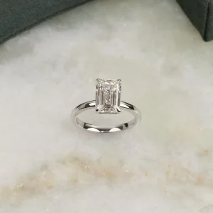 SOLITAIRE EMERALD-CUT LAB-DIAMOND RING - 3.0ct - WG