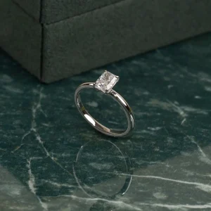 SOLITAIRE RADIANT-CUT LAB-DIAMOND RING - 0.75ct - WG